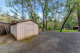 300 Dunlap Rd, Jacksonville, OR 97530 - Photo 52