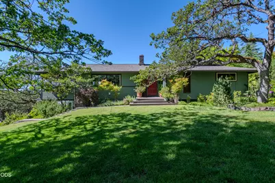 132 High Oak Drive, Medford, OR 97504 - Photo 2