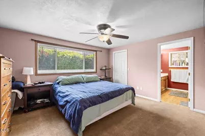 2406 Senate Way, Medford, OR 97504 - Photo 16