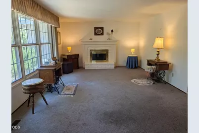 435 E C Street, Jacksonville, OR 97530 - Photo 8