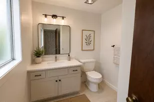 435 E C St, Jacksonville, OR 97530 - Photo 14
