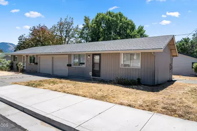 717 NW B Street, Grants Pass, OR 97526 - Photo 20