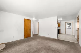 717 NW B St, Grants Pass, OR 97526 - Photo 4