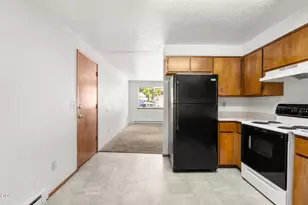 717 NW B St, Grants Pass, OR 97526 - Photo 6
