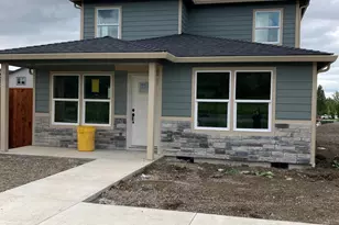 953 Honey Bee St, Medford, OR 97501 - Photo 10