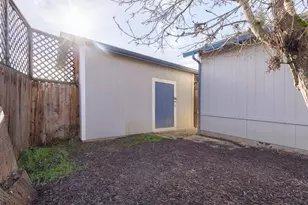 1884 SW Allen Creek Rd, Grants Pass, OR 97527 - Photo 24