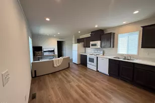 460 Arnos St, Talent, OR 97540 - Photo 4