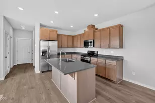726 NW Varnish Pl, Redmond, OR 97756 - Photo 8