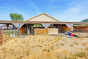 1241 Dry Creek Rd, Eagle Point, OR 97524 - Photo 44