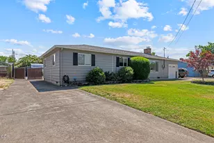 1730 Roberts Rd, Medford, OR 97504 - Photo 4