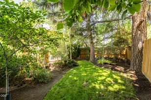 800 SE Shadowood Dr, Bend, OR 97702 - Photo 34