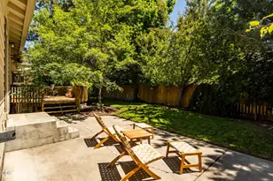 800 SE Shadowood Dr, Bend, OR 97702 - Photo 38