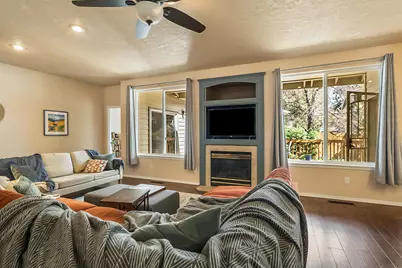 800 SE Shadowood Drive, Bend, OR 97702 - Photo 14