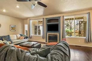 800 SE Shadowood Dr, Bend, OR 97702 - Photo 14