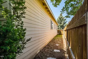 800 SE Shadowood Dr, Bend, OR 97702 - Photo 54