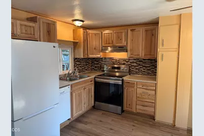 [Address not provided], Medford, OR 97501 - Photo 8
