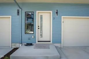 2032 Sunset Dr, Medford, OR 97501 - Photo 2