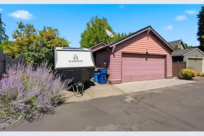 825 NE Wiest Way, Bend, OR 97701 - Photo 50