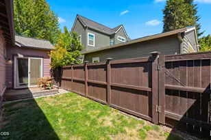 825 NE Wiest Way, Bend, OR 97701 - Photo 46