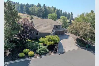 335 Mountain View Boulevard, Klamath Falls, OR 97601 - Photo 2