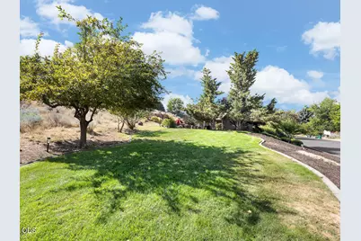 335 Mountain View Boulevard, Klamath Falls, OR 97601 - Photo 4