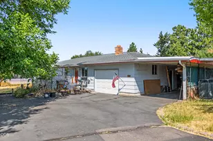 135 Leach Dr, Midland, OR 97634 - Photo 2
