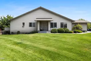 2074 NE Chanel Ct, Bend, OR 97701 - Photo 6