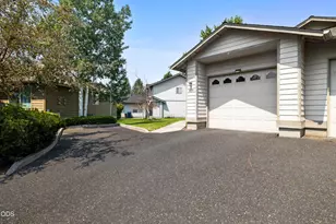 2074 NE Chanel Ct, Bend, OR 97701 - Photo 4
