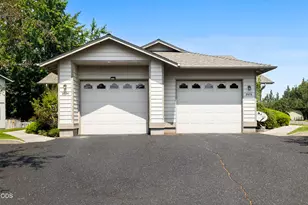 2074 NE Chanel Ct, Bend, OR 97701 - Photo 2