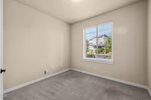 61065 SE Sydney Harbor Dr, Bend, OR 97702 - Photo 36