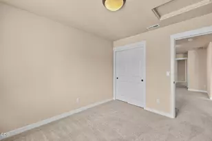 61065 SE Sydney Harbor Dr, Bend, OR 97702 - Photo 34