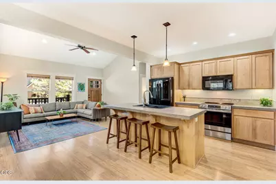 740 NW Mount Washington Drive, Bend, OR 97703 - Photo 8