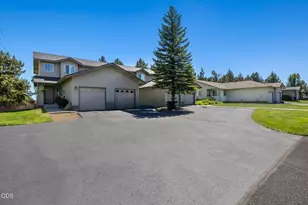 744 NE Savannah Dr, Bend, OR 97701 - Photo 2