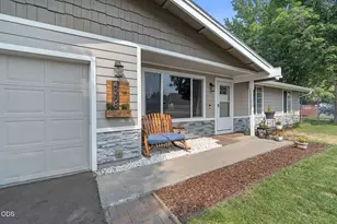 4208 Pepperwood Dr, Klamath Falls, OR 97603 - Photo 2