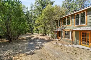 4539 OR-238, Jacksonville, OR 97530 - Photo 36