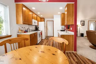 935 Pittview Ave, Central Point, OR 97502 - Photo 8