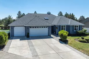 4318 SW Tommy Armour Ct, Redmond, OR 97756 - Photo 2