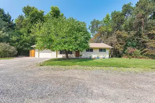 1744 Overland Dr, Grants Pass, OR 97527 - Photo 4