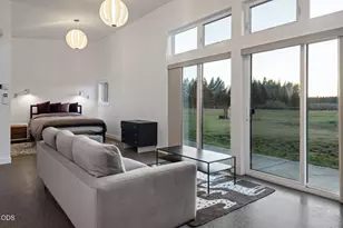 55543 Huntington Rd, Bend, OR 97707 - Photo 64