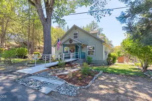 340 7th St, Rogue River, OR 97537 - Photo 2