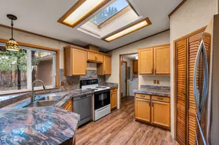 1028 SE Black Ridge Pl, Bend, OR 97702 - Photo 10