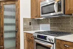 20819 Tamar Ln, Bend, OR 97702 - Photo 10