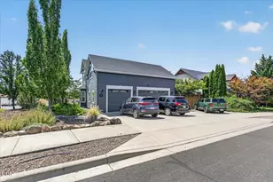 410 Patricia Ln, Eagle Point, OR 97524 - Photo 38