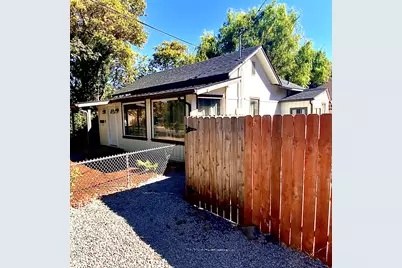 705 SE Riverside Avenue, Grants Pass, OR 97526 - Photo 1