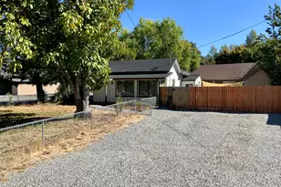 705 SE Riverside Ave, Grants Pass, OR 97526 - Photo 6