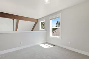 2044 NE Altura Dr, Bend, OR 97701 - Photo 40
