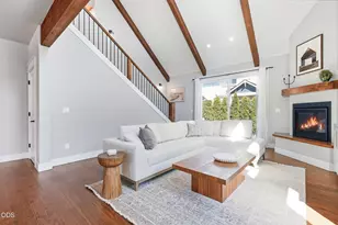 2044 NE Altura Dr, Bend, OR 97701 - Photo 10