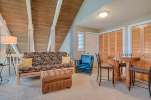 17636 Tennis Village Ct, Sunriver, OR 97707 - Photo 16