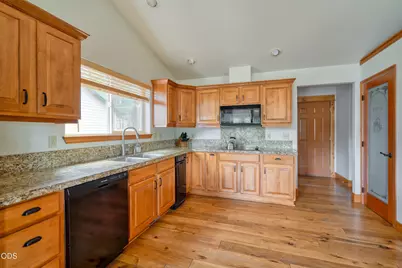 17051 Upland Road, Bend, OR 97707 - Photo 10