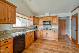 17051 Upland Rd, Bend, OR 97707 - Photo 10